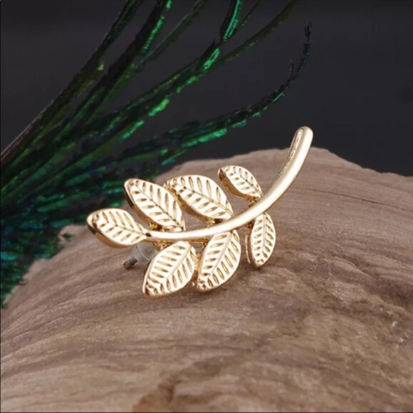Gold leaf  branch cuff earring - Picture 3 of 5